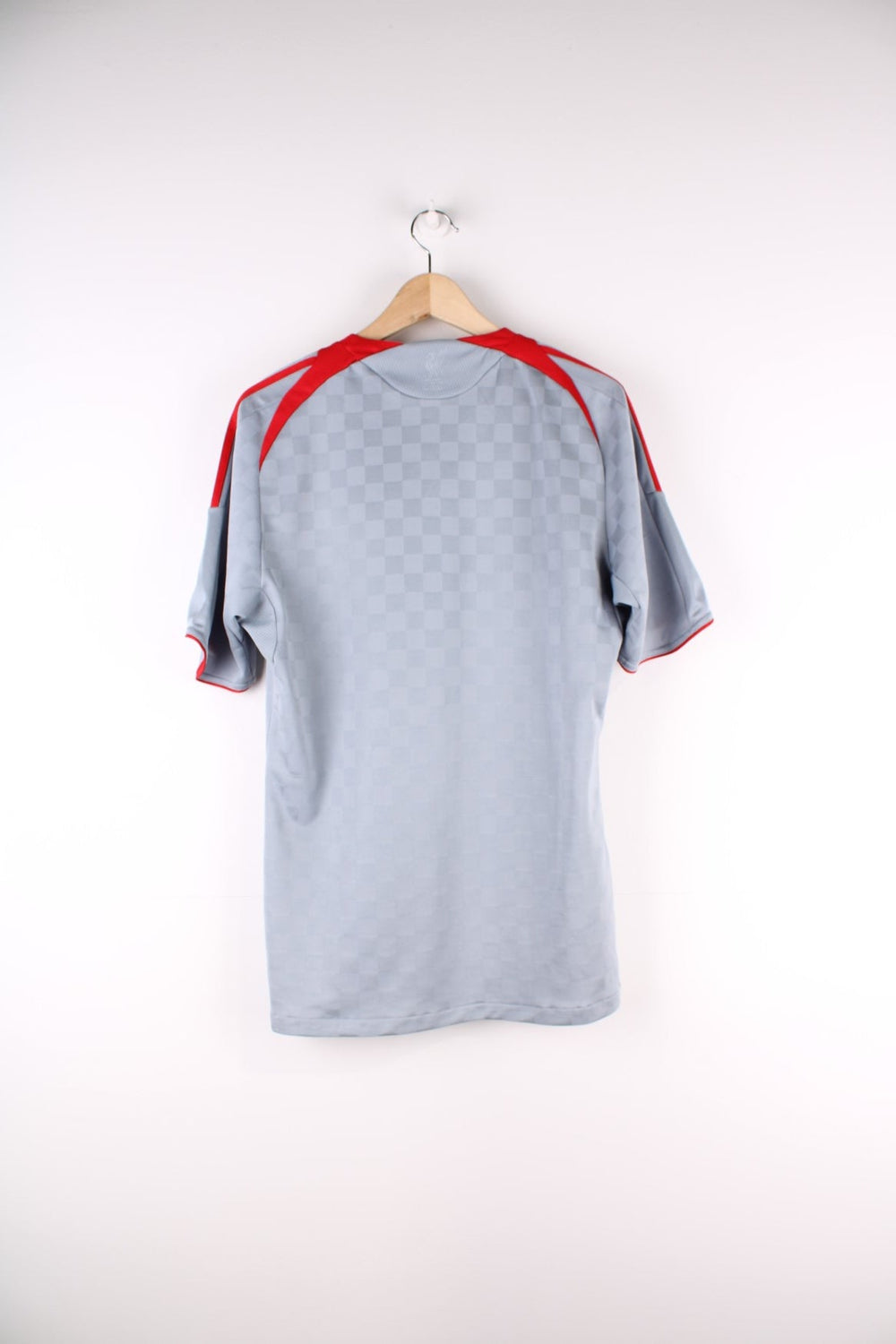 Liverpool 2008/09 Adidas Football Shirt in the grey away kit colourway, features embroidered logos and badge on the front.