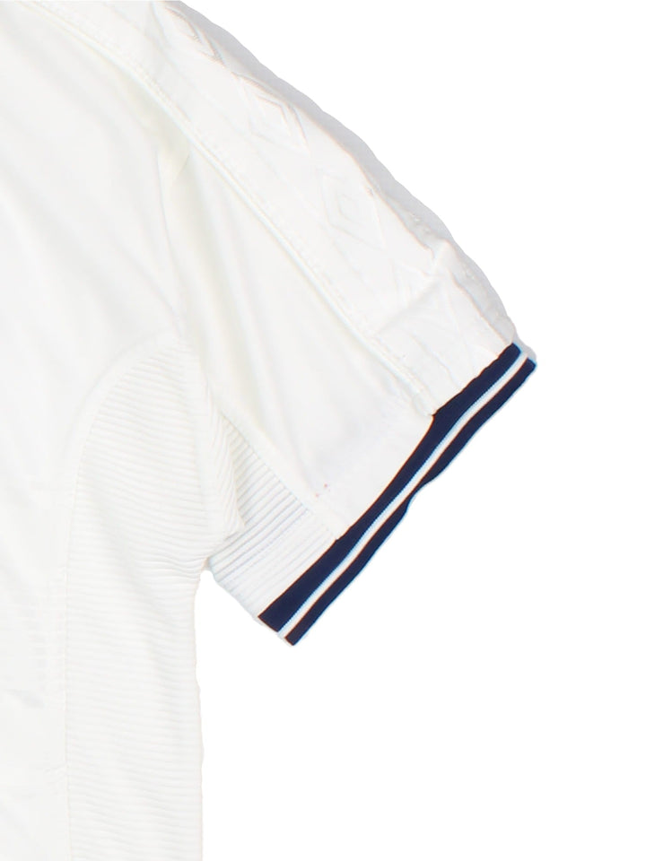 England 1999/00 Umbro Football Shirt in the white home kit colourway, features embroidered logos and badge on the front.