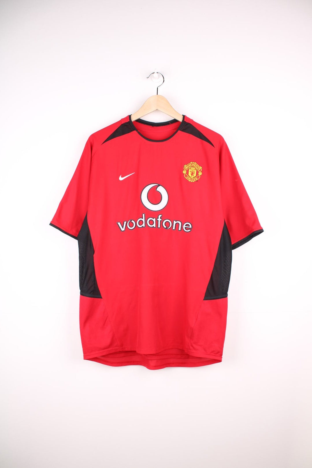 Manchester United 2002/04 Nike Football Shirt in the red home colourway, features embroidered logo and badge on the front, and has Diego Forlan number 21 printed on the back.