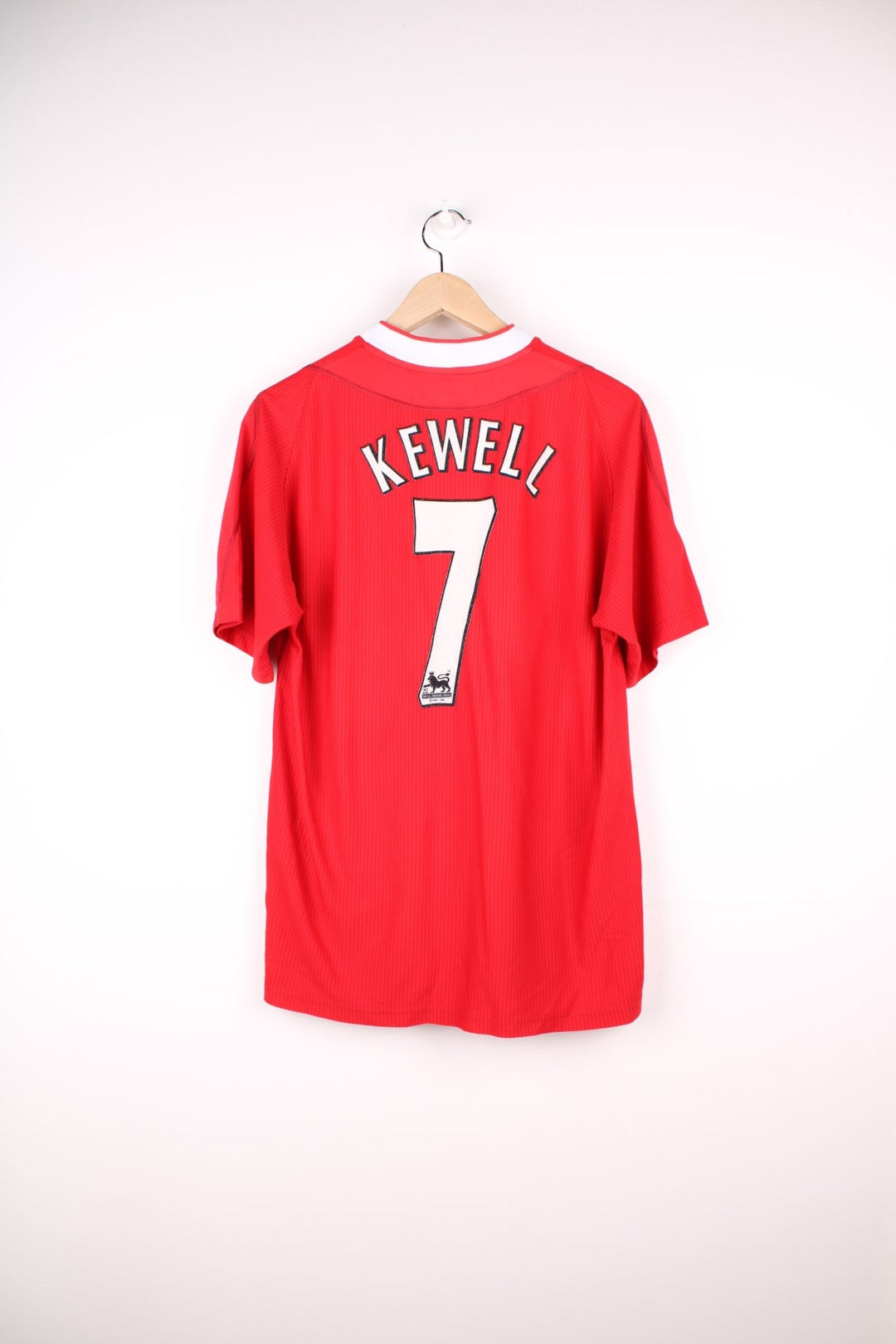 Liverpool 2002/04  Football Shirt in the  home colourway, features embroidered logo and badge on the front, and has Harry Kewell number 7 printed on the back.