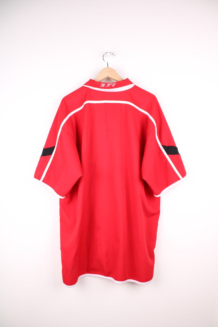 Barnsley 2004/05 Football Shirt in the  home colourway, features embroidered logo and badge on the front.