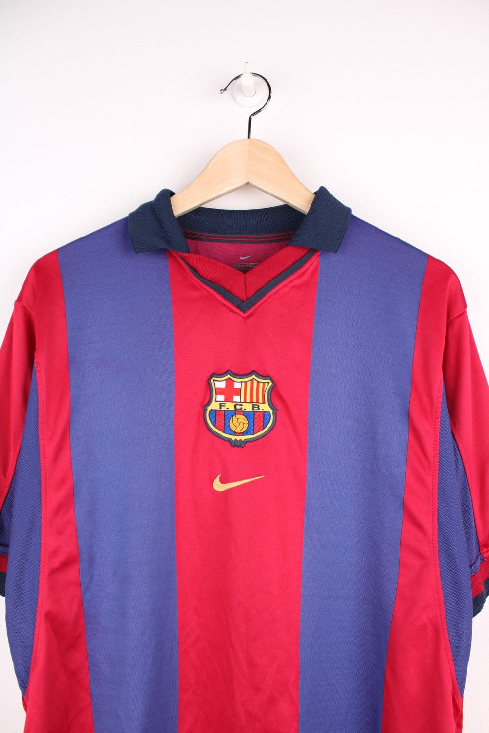 Barcelona 1998/99  Football Shirt in the  and blue home colourway, features embroidered logo and badge on the front.