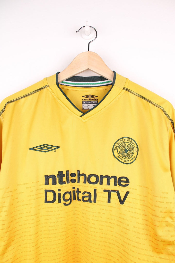 Celtic 2002/03  Football Shirt in the  away kit colourway, features embroidered logo and badge on the front.