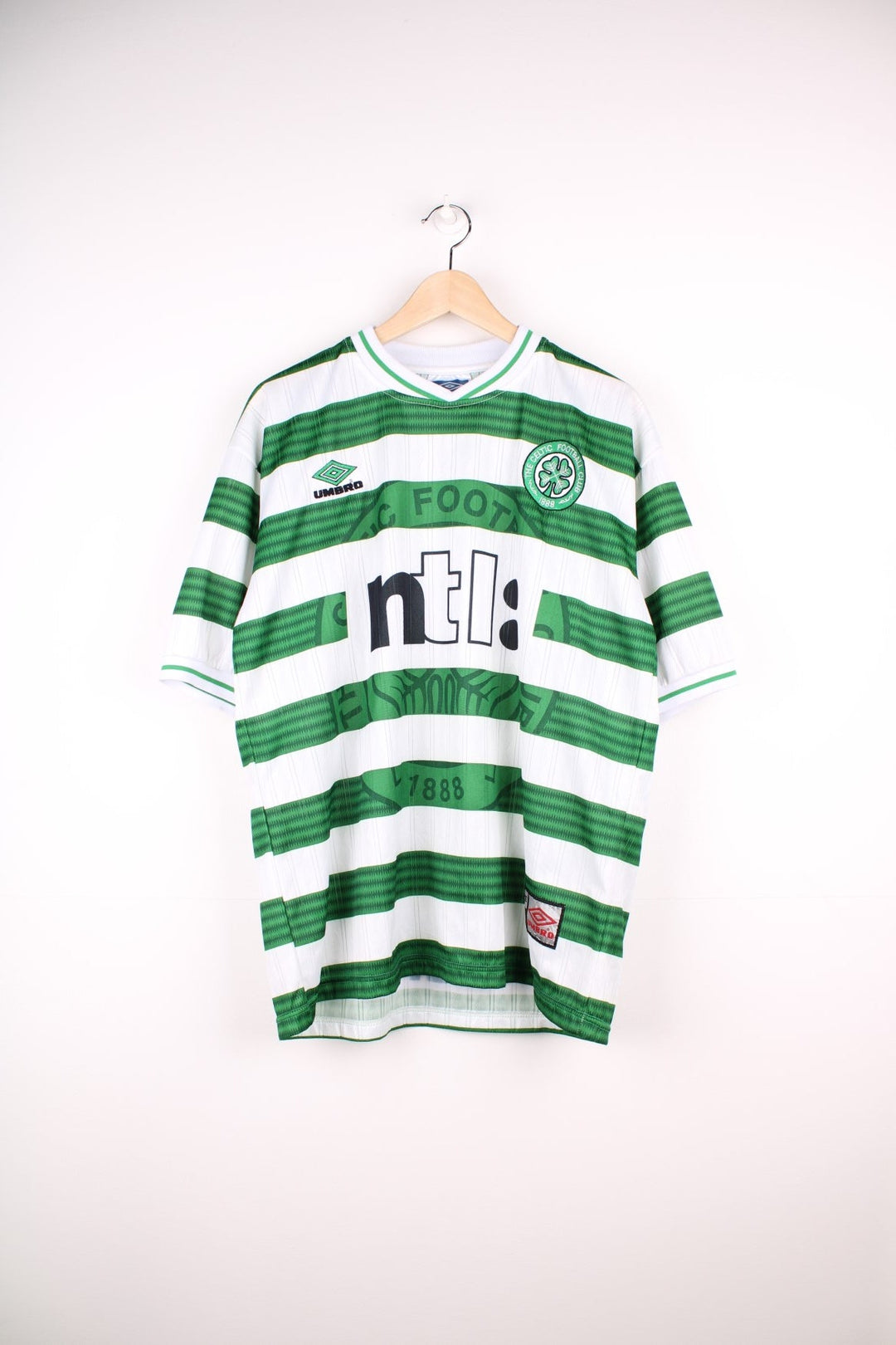 Celtic 1999/01 Umbro Football Shirt in the green and white home kit colourway, features embroidered logo and badge on the front.