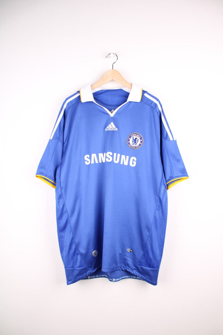 Chelsea 2008/09 Adidas Football Shirt in the blue home kit colourway, features embroidered logo and badge on the front, and has Frank Lampard number 8 printed on the back.