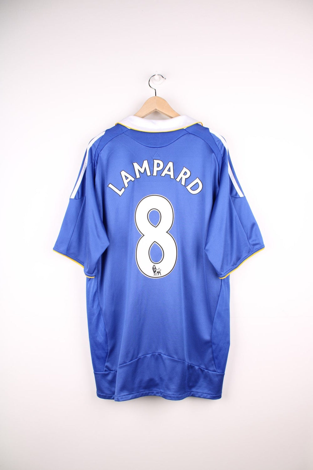 Chelsea 2008/09  Football Shirt in the  home kit colourway, features embroidered logo and badge on the front, and has Frank Lampard number 8 printed on the back.