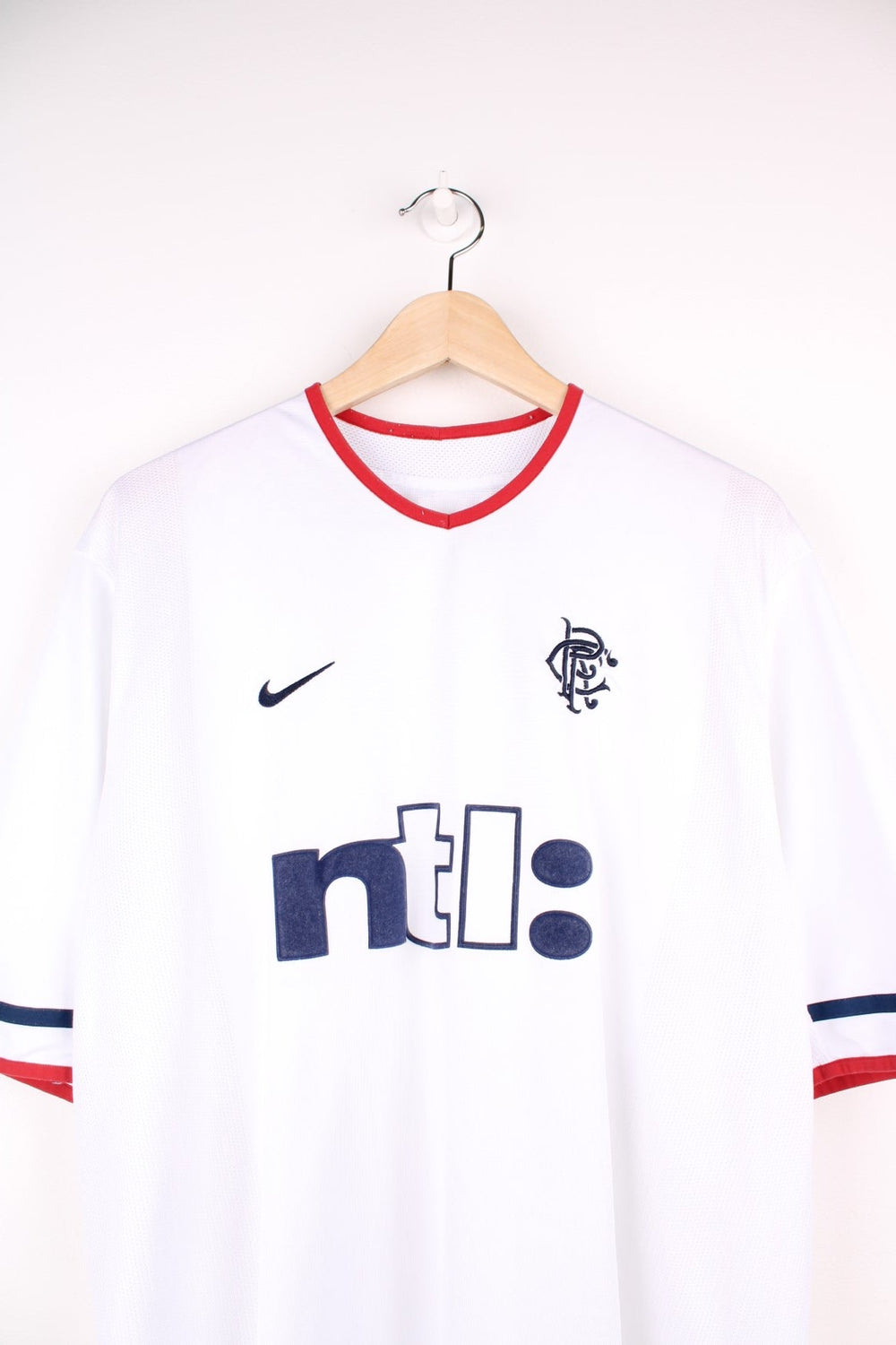 Rangers 2001/02  Football Shirt in the  away kit colourway, features embroidered logo and badge on the front.