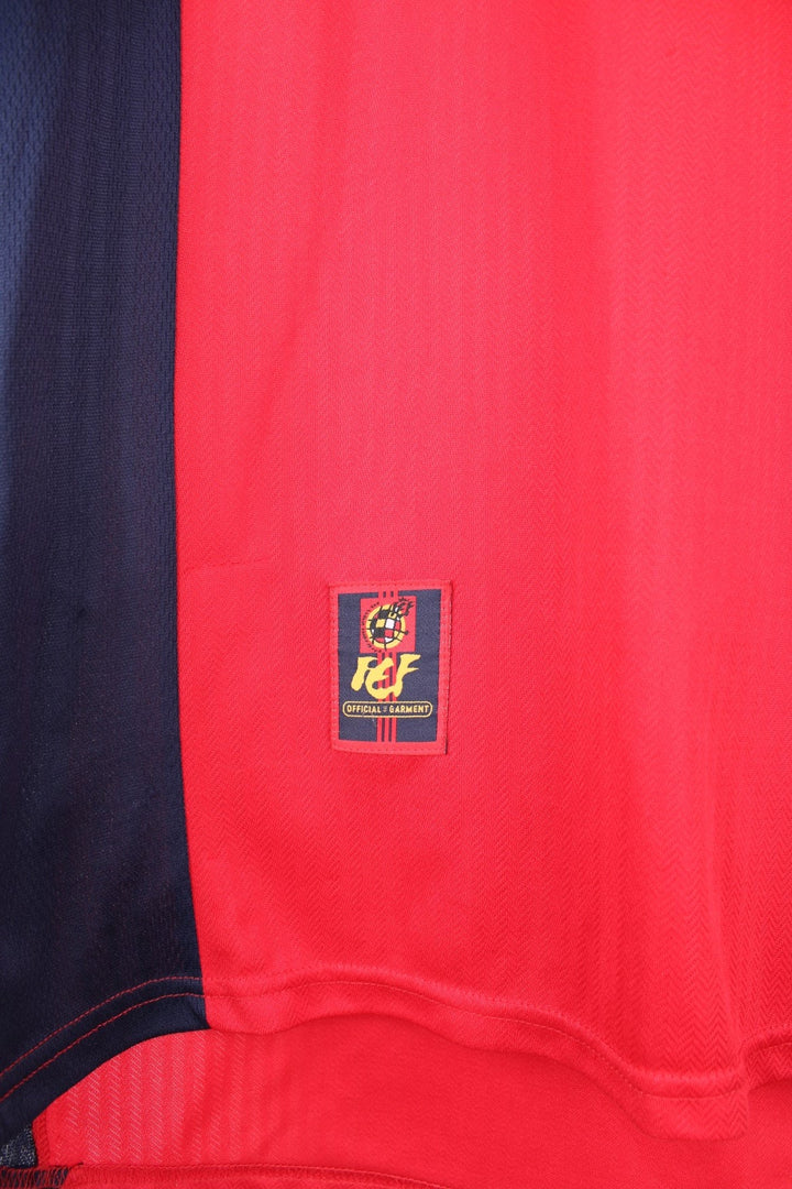 Vintage 1998/1999 Adidas Spain Home Football Shirt. Features embroidered logo and badge.  