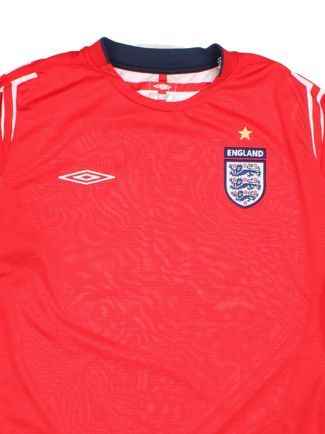 England 2006-08  Football Shirt in the  away kit colourway, features embroidered/printed logos and badge on the front.