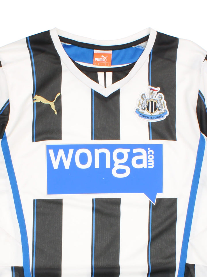 Newcastle 2013-14 Football Shirt  Football Shirt in the /white home kit colourway, features printed/embroidered logos and badge on the front.