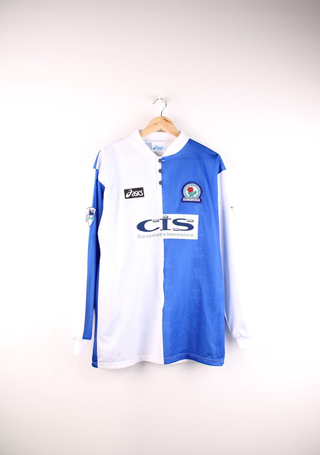 Blackburn Rovers 1996/97 Asics Longsleeve Football Shirt in the blue and white home kit colourway, features embroidered logos and badge on the front.