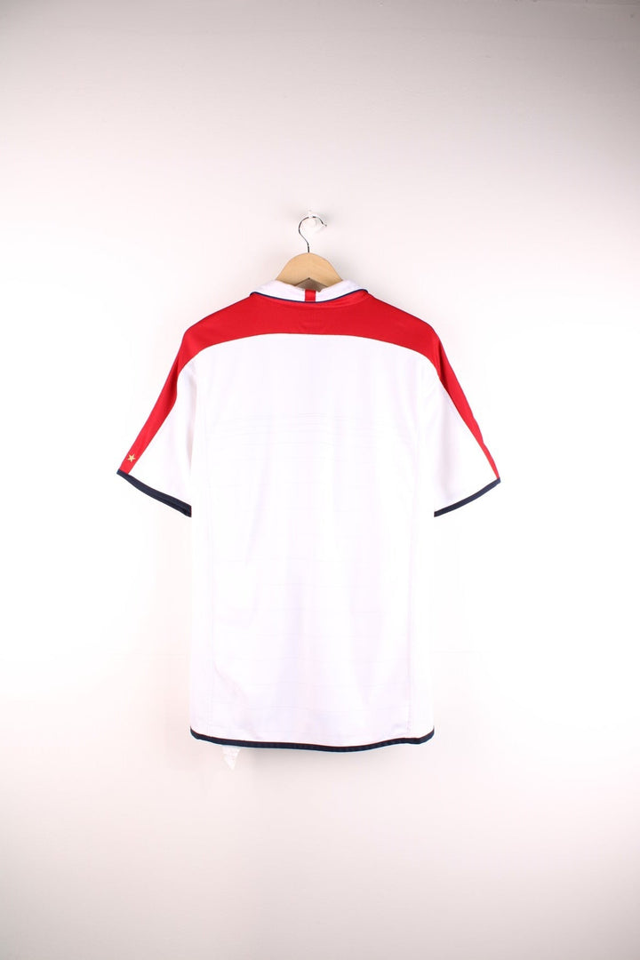 England 2003/05  Football Shirt in the  home kit colourway with reversible option, features embroidered logos and badge on the front.