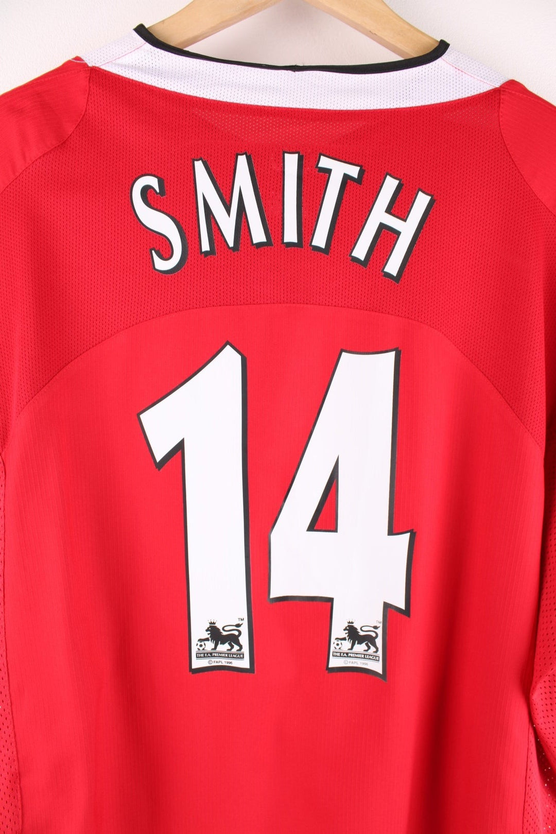 Manchester United 2004/06  Football Shirt in the  home kit colourway, features embroidered logos and badge on the front and Smith number 14 printed on the front.