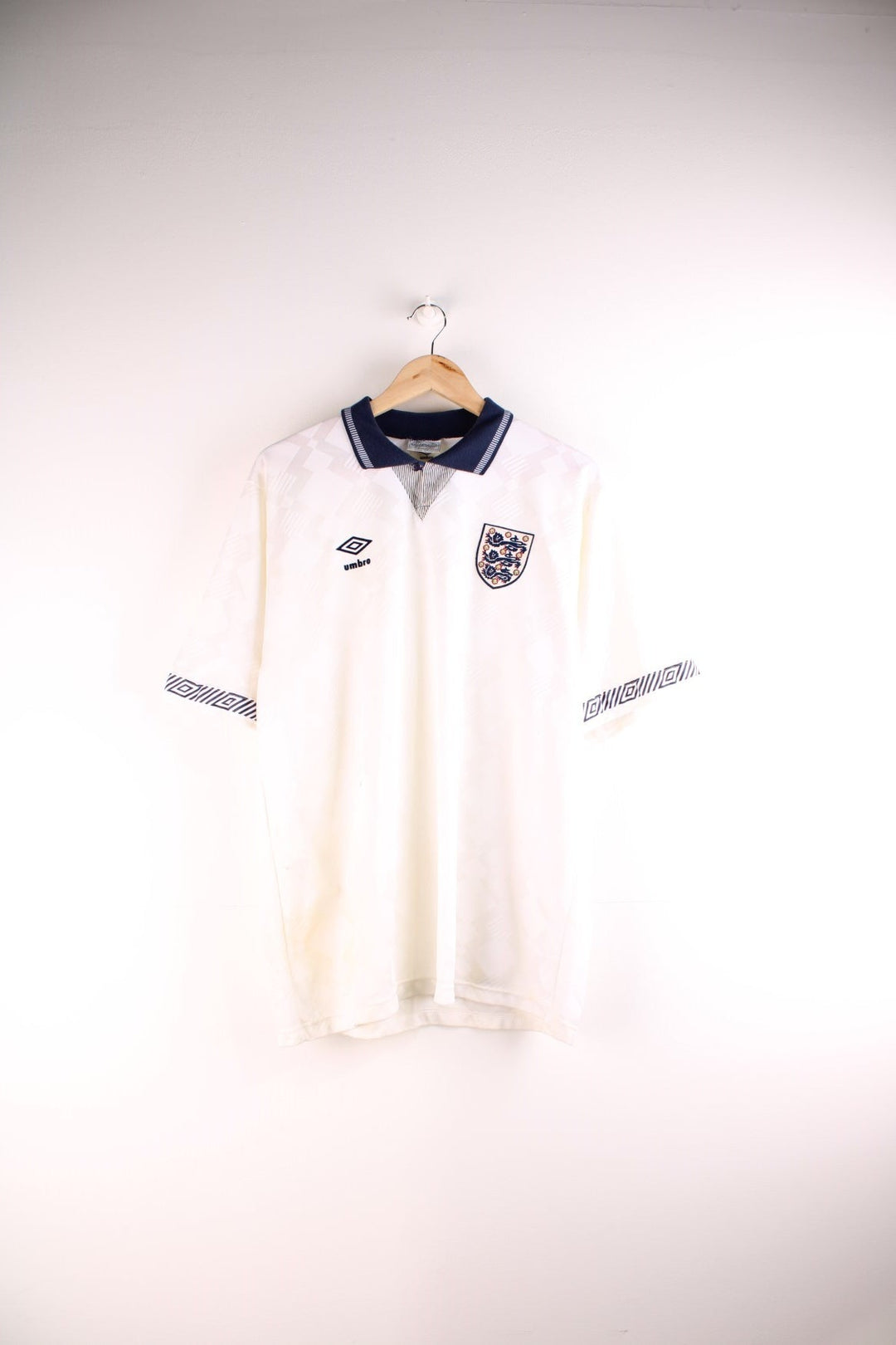 England 1990/92 Umbro Football Shirt in the white home kit colourway, features embroidered logos and badge on the front.