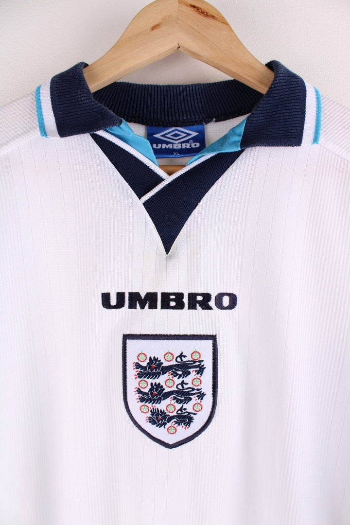 England 1995/97  Football Shirt in the  home kit colourway, features embroidered logos and badge on the front.