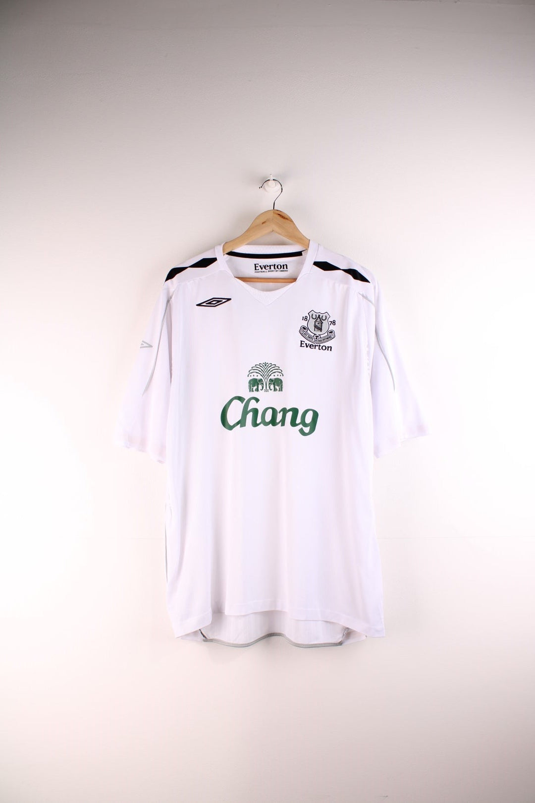 Everton 2007/08 Umbro Football Shirt in the white away kit colourway, features embroidered logos and badge on the front.