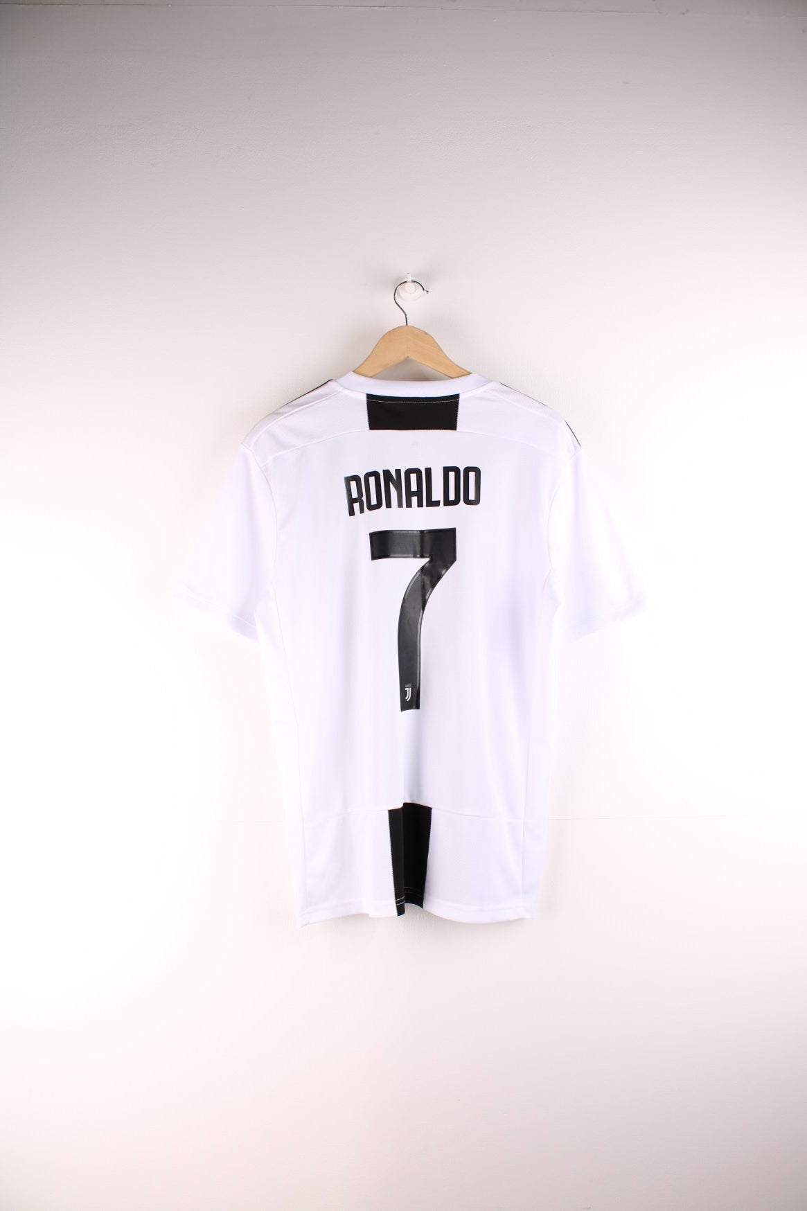 Ronaldo football shirt 2018 online