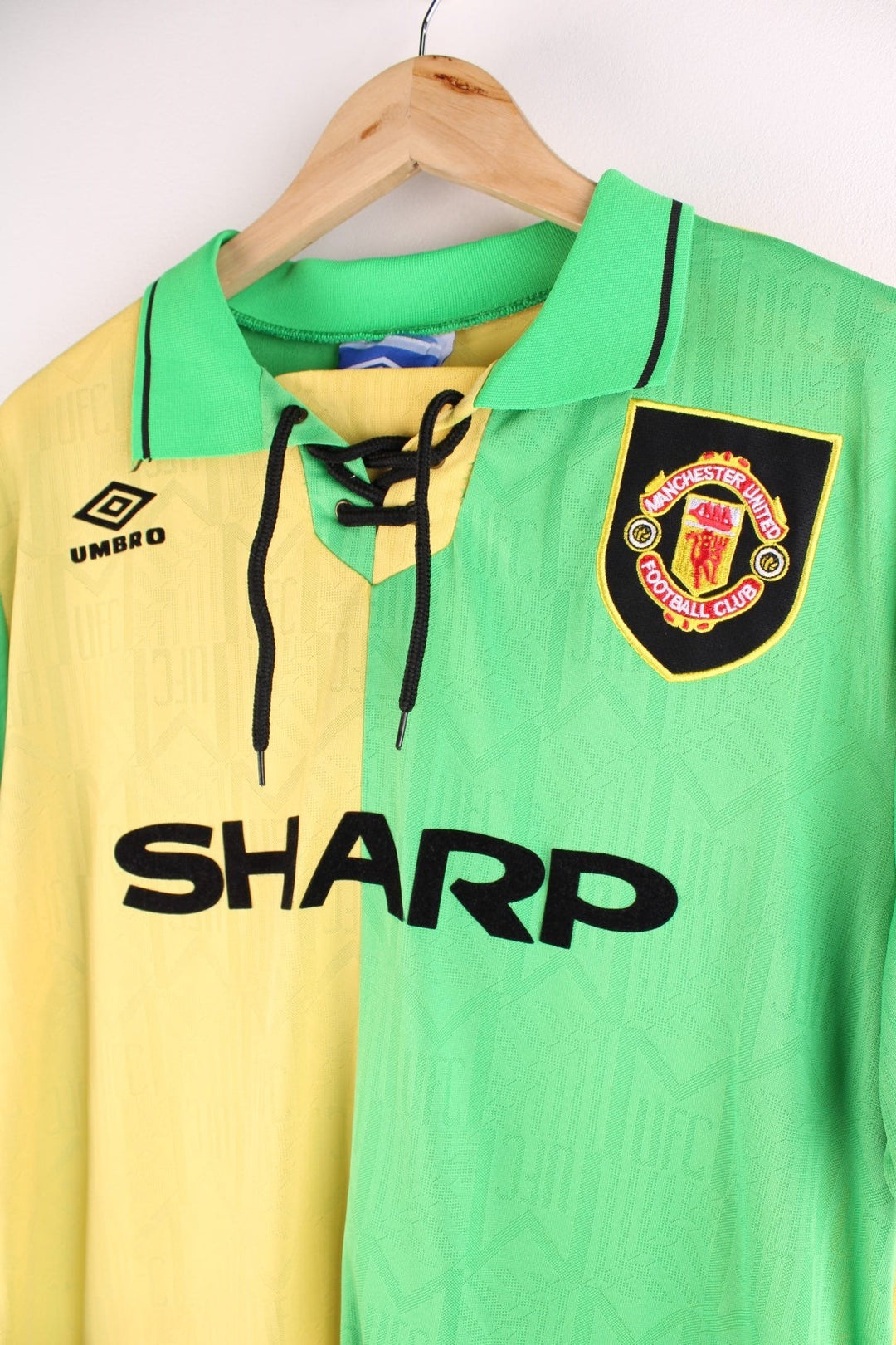 Manchester United 1992/94  Football Shirt in the  and yellow third kit colourway, features embroidered logos and badge on the front and has Eric Cantona number 7 printed on the back.