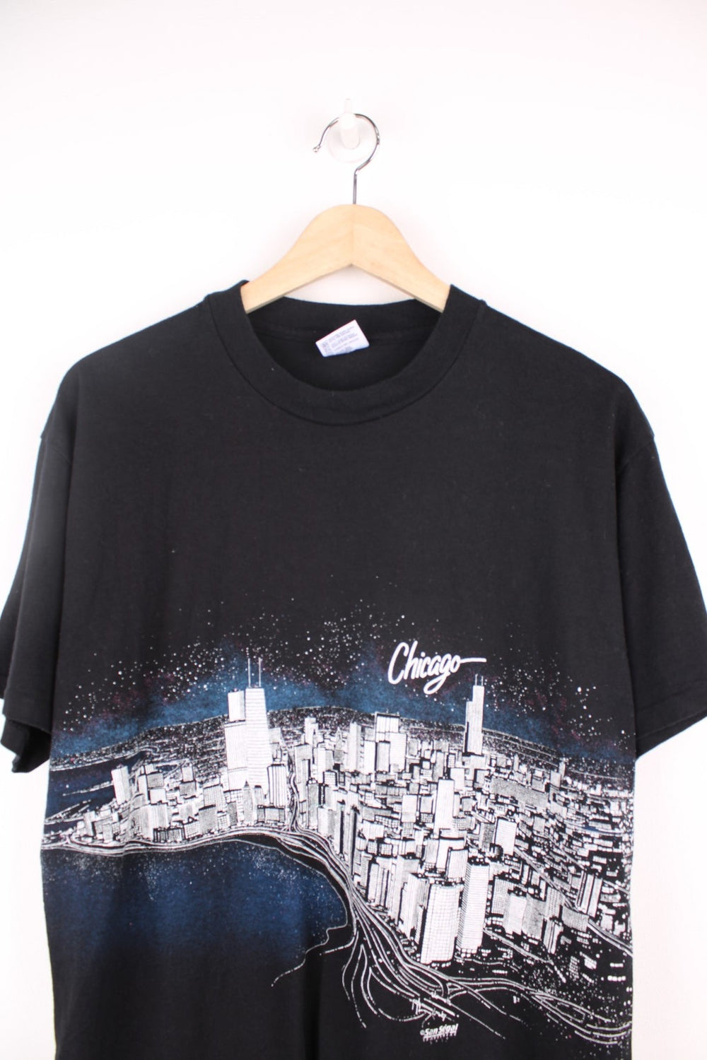 Vintage 90s single stitch Chicago T-Shirt with large cityscape print.