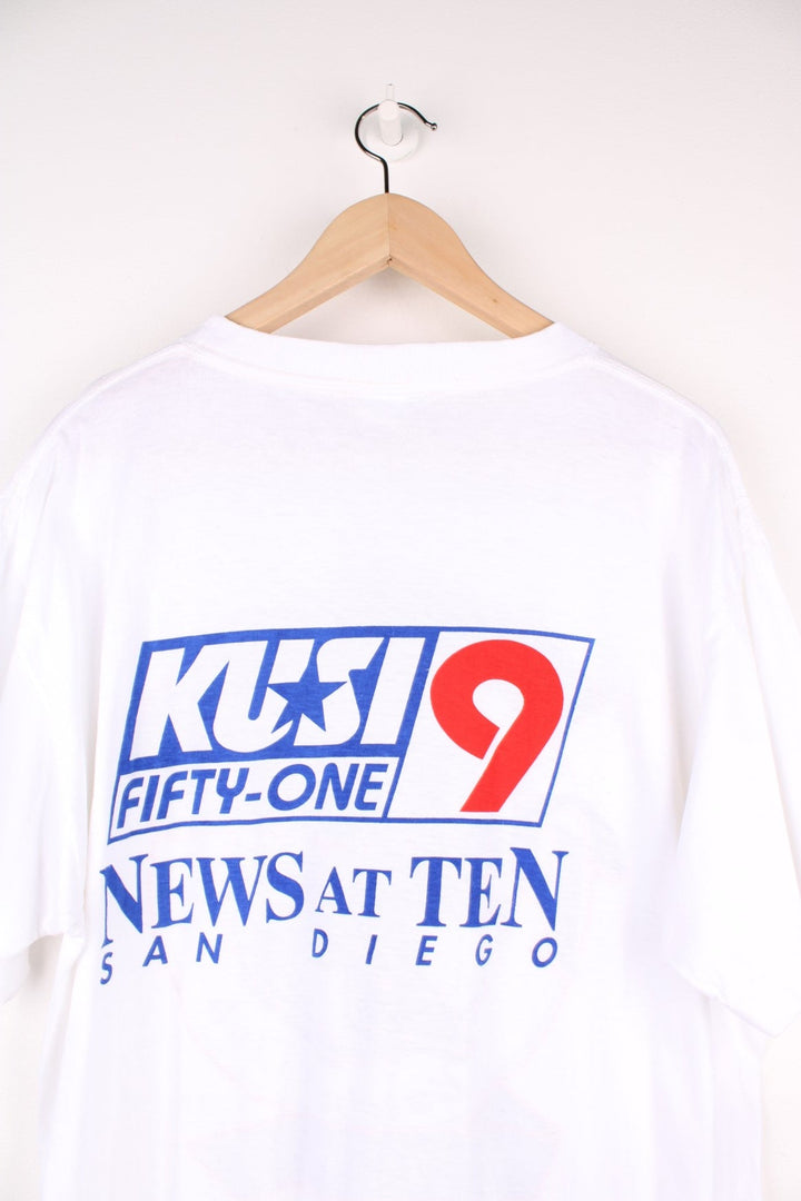 Vintage 90's San Diego Padres MLB Graphic T-Shirt in a white colourway with the team logo printed on the front and on the back is the 'News at 10' spell out logo, single stitch t-shirt. 