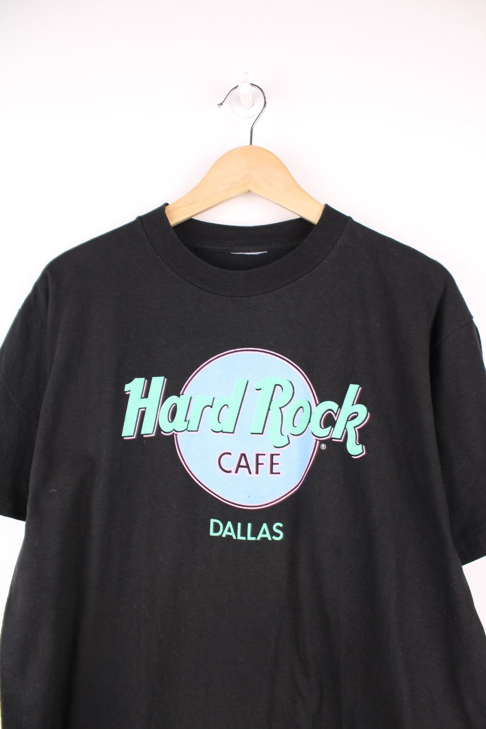 Black Hard Rock Cafe Dallas tee. 