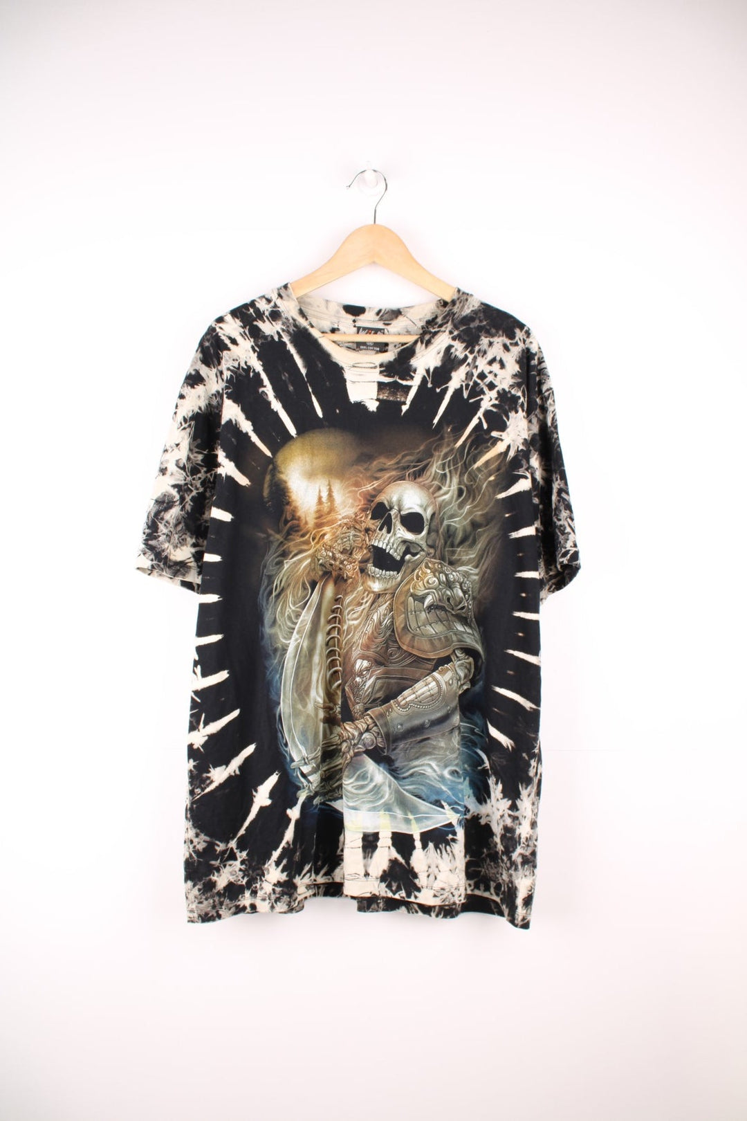 Wild armoured skeleton tie-dye tee in black and white with front and back graphic. 