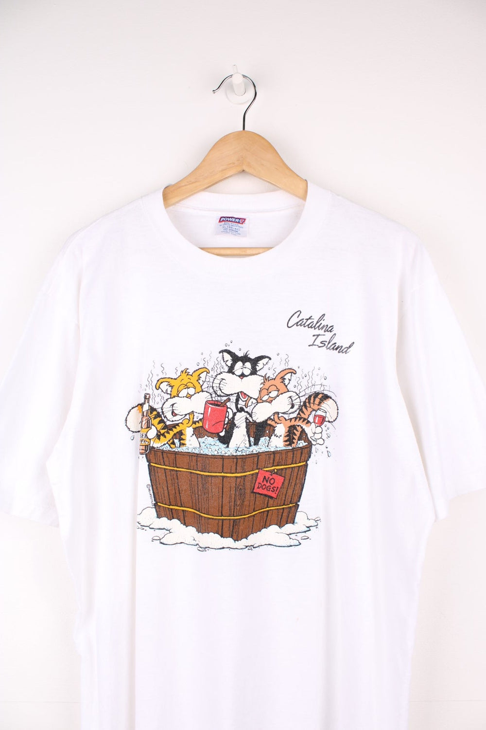 Vintage 90s single stitch Catalina Island graphic t-shirt. Features cats in a hot tub graphic on the front and back.