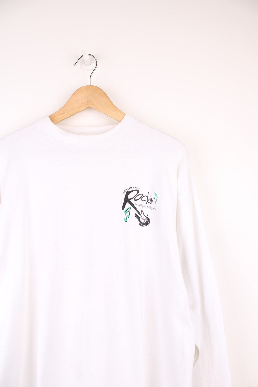 Vintage 1995 "Rokin' Homecoming" long sleeve top, features printed spell-out graphic on the front and back 