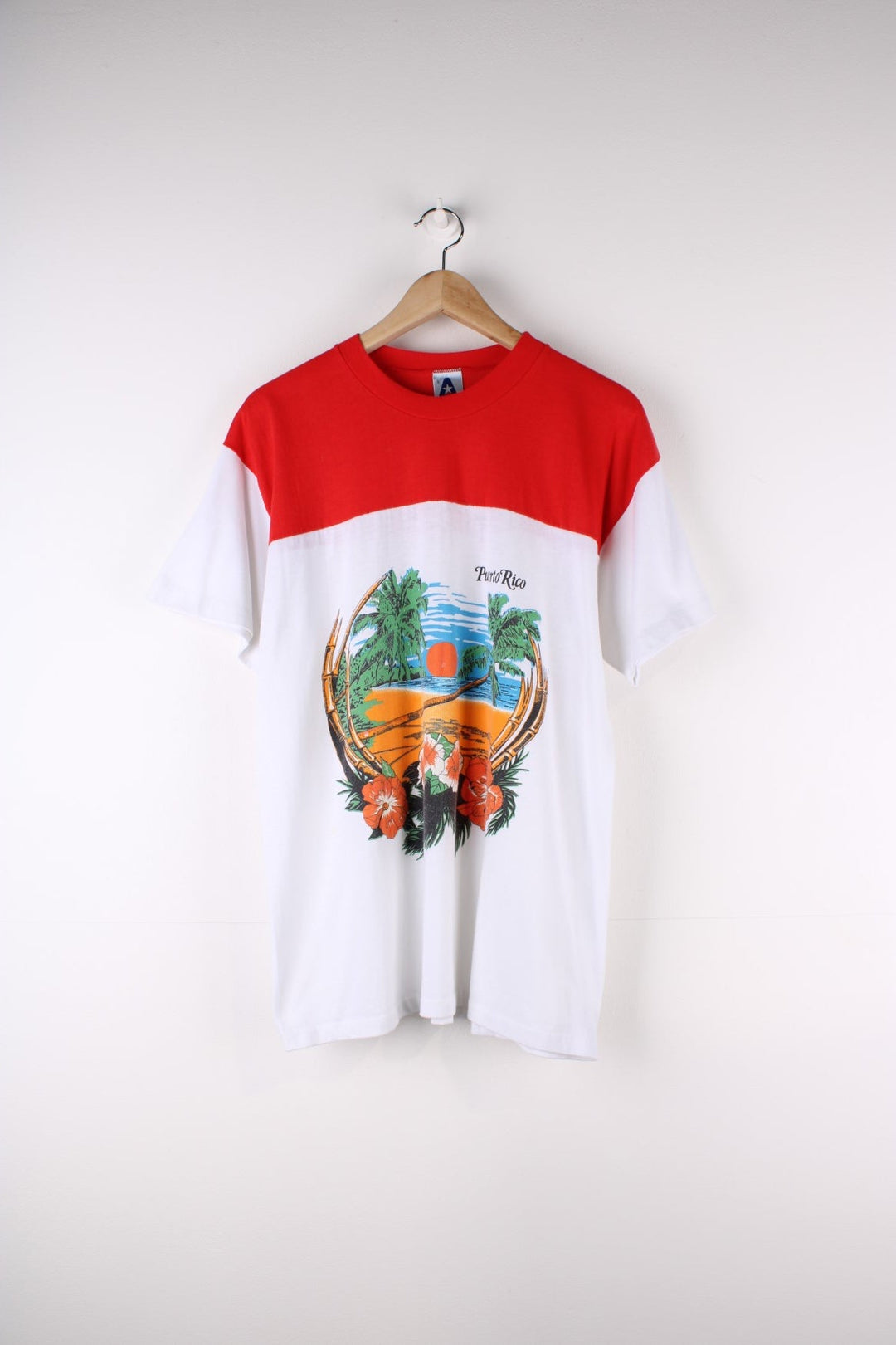 Vintage 90's Puerto Rico Graphic Single Stitch T-Shirt in a white and red colourway with a beach graphic printed on the front.