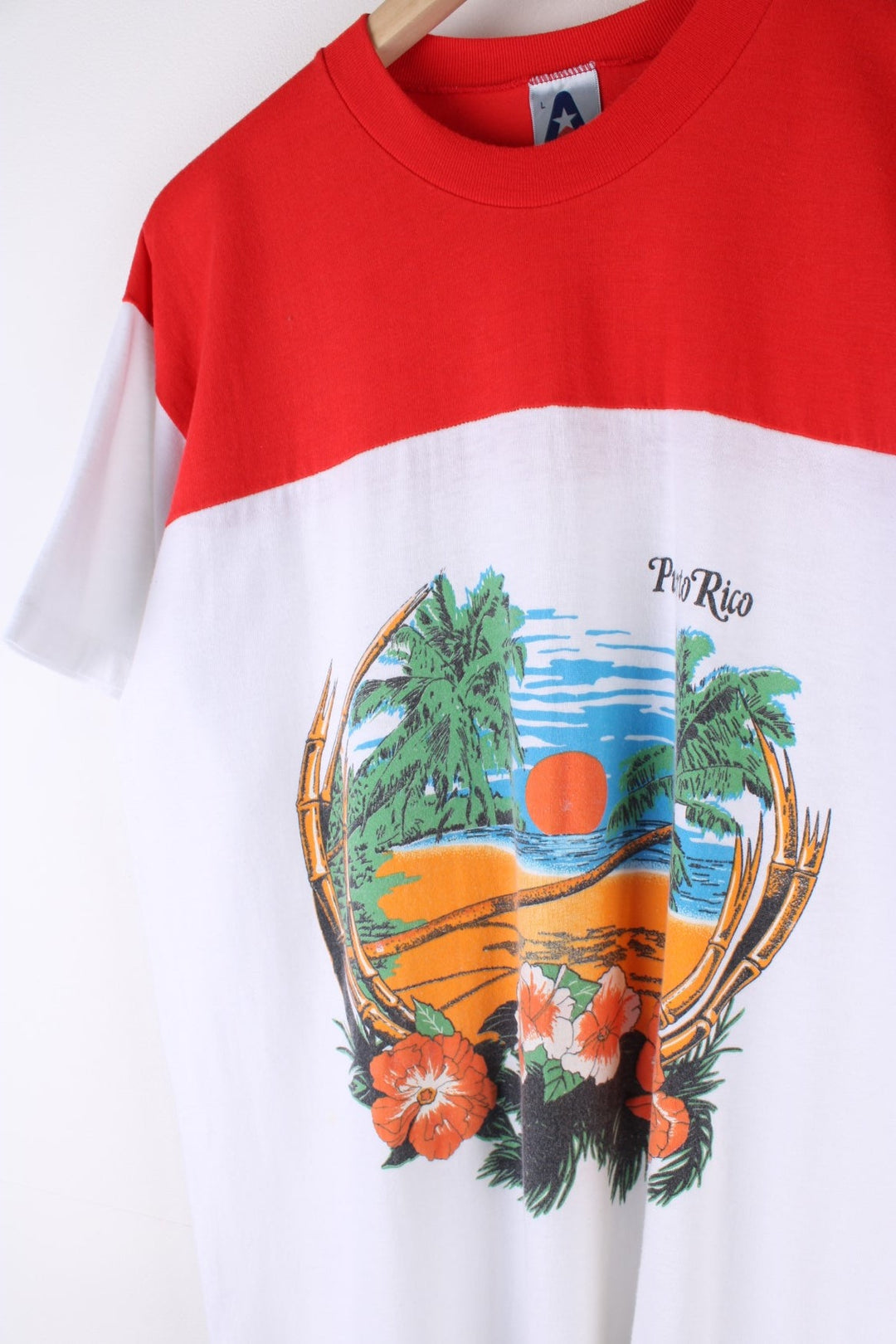 Vintage 90's Puerto Rico Graphic Single Stitch T-Shirt in a white and red colourway with a beach graphic printed on the front.