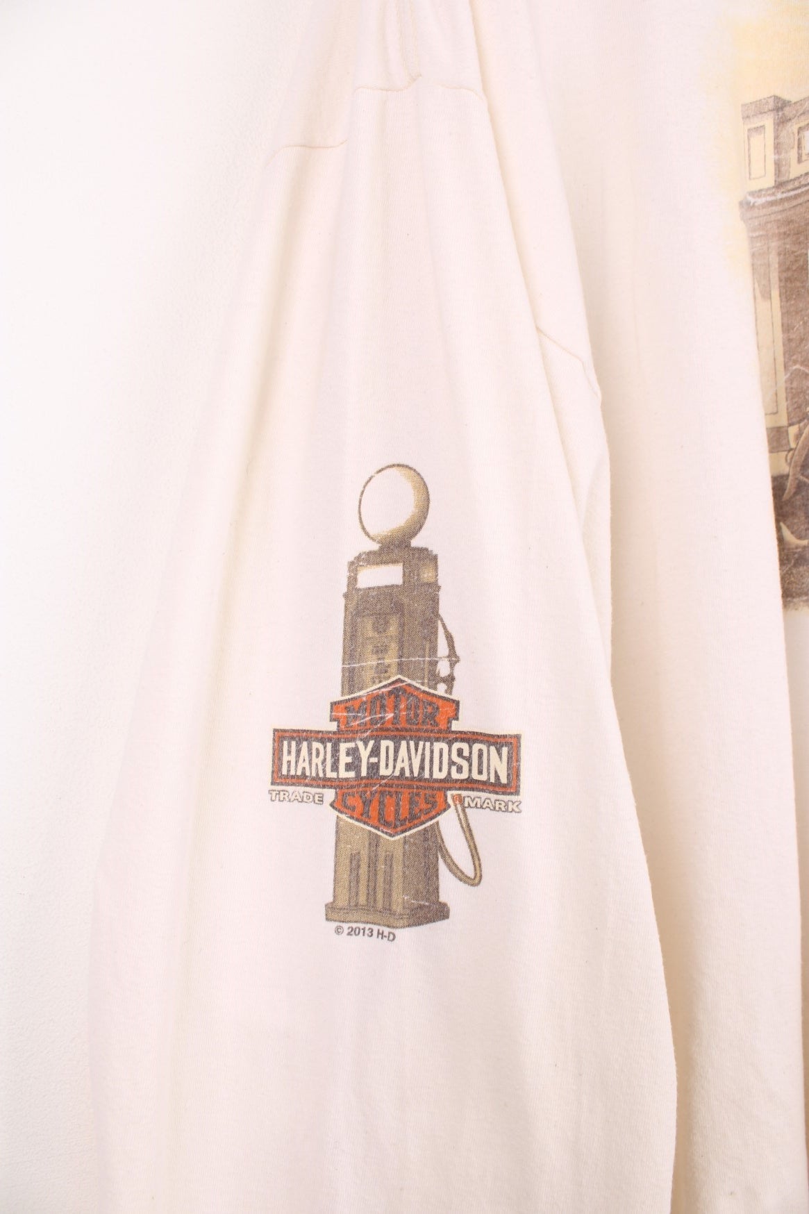 2013 Harley-Davidson Brandon, Florida long sleeved T-Shirt in an off white/light beige colourway. Features spell out logo and graphic print on the front and back, and logo on each sleeve.