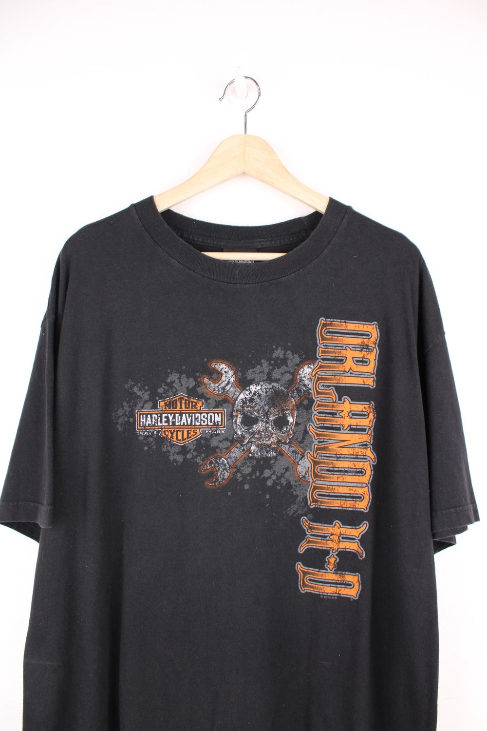 Harley Davidson Orlando, Florida USA T-Shirt in a black and orange colourway, has the logo spell out and skull and crossbones design printed on the front and back. 