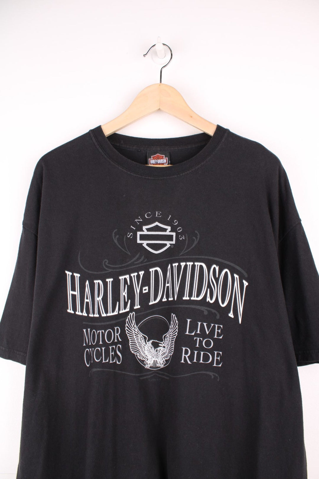 2006 Harley Davidson, Elizabeth City, NC T-Shirt with graphic print on the front and back.