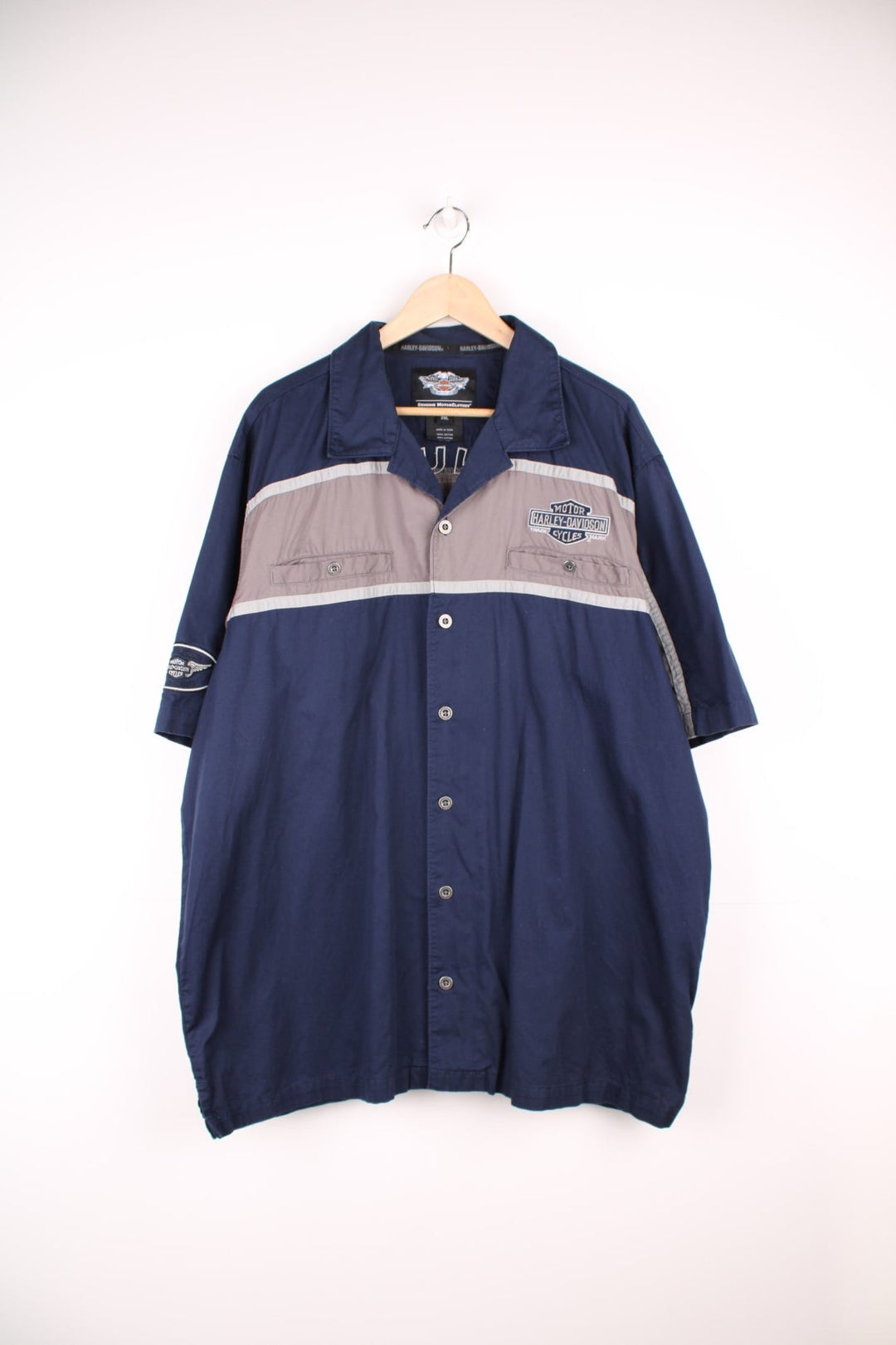 Harley Davidson navy and grey button through short sleeved shirt with chest pockets, embroidered logo on the chest and large embroidered logo across the back.