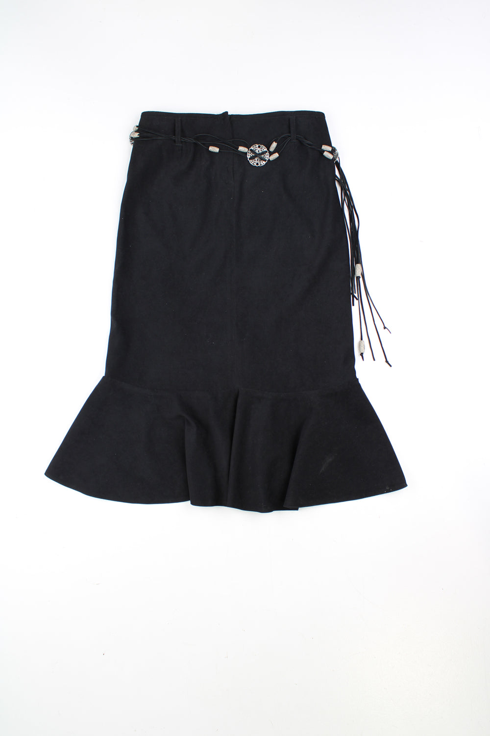 Vintage Y2K New Look skirt. Black faux suede skirt with ruffle hem. Supposed to be worn low/ mid rise but could be worn high-waisted depending on measurements.  good condition  Size in Label:  Womens 8 (S)