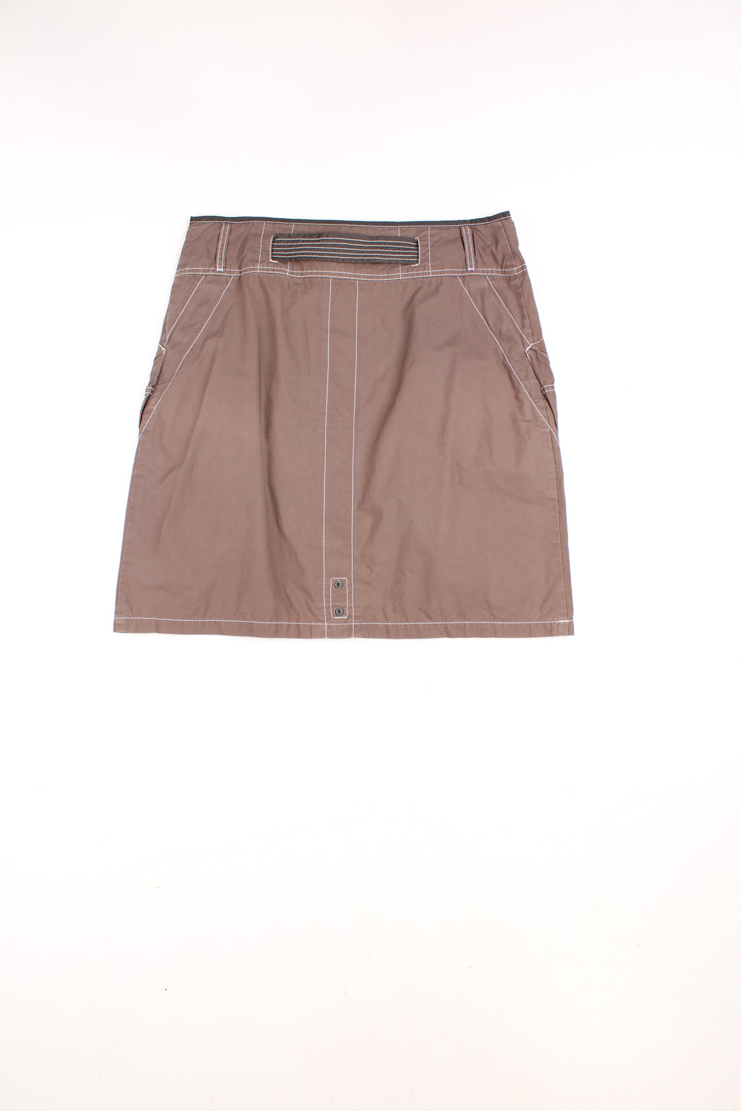 vVintage Y2K cargo skirt in brown. Features a mid rise fit, tie belt detail and baggy pockets. good condition Size in Label: 30 - Measures like a women's 10