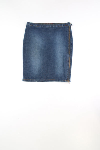 Vintage Y2K FCUK denim skirt with zip down the side. Zip is fully functional and can be zipped all the way up. Mid rise fit, could be worn high-waisted depending on measurements. good condition Size in Label: 12 - Measures more like a 10 (M)