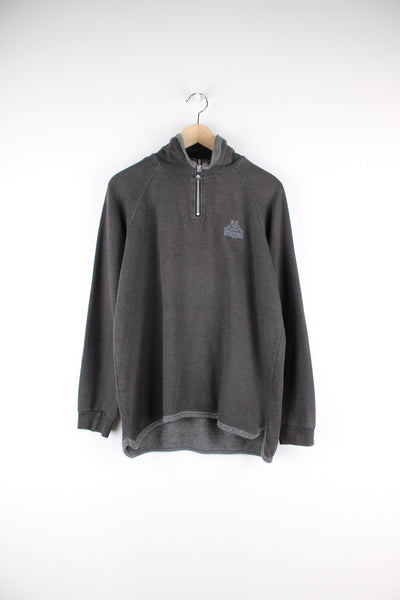 Kappa Sweatshirt in a grey colourway, quarter zip up, and has the logo embroidered on the front and back.