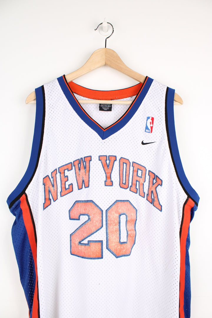 Vintage New York Knicks NBA Nike Jersey in the white, blue and orange team colourway, Allan Houston number 20 jersey, v neck and has the logos and numbers embroidered onto the front and back.