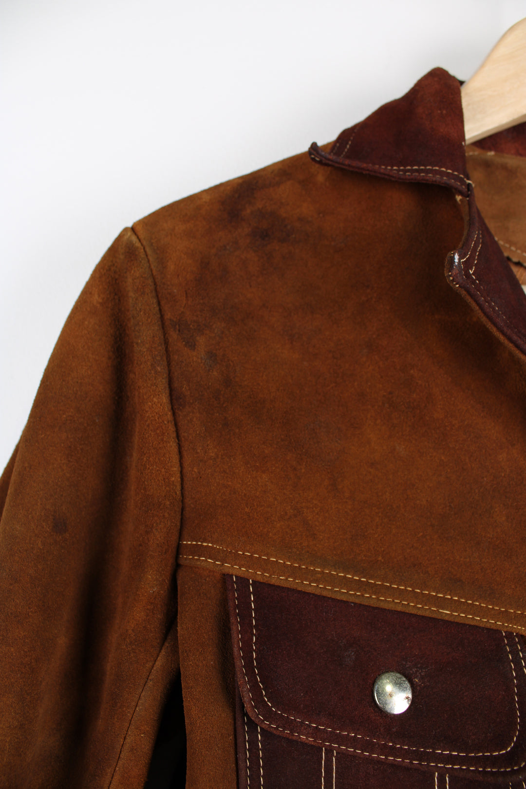 Vintage Western suede leather 2 tone jacket, button up with a camp collar, two pockets on the chest and contrast stitching throughout.