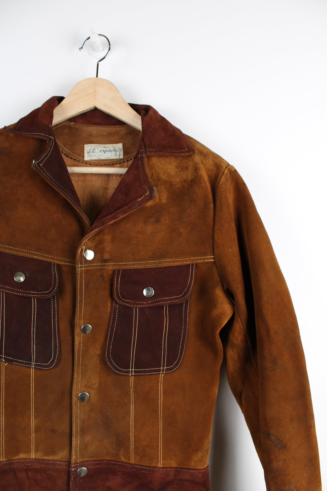 Vintage Western suede leather 2 tone jacket, button up with a camp collar, two pockets on the chest and contrast stitching throughout.