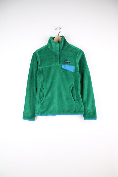 Patagonia Pullover Fleece in a green colourway, quarter button up, multiple pockets, and has the logo embroidered on the front.