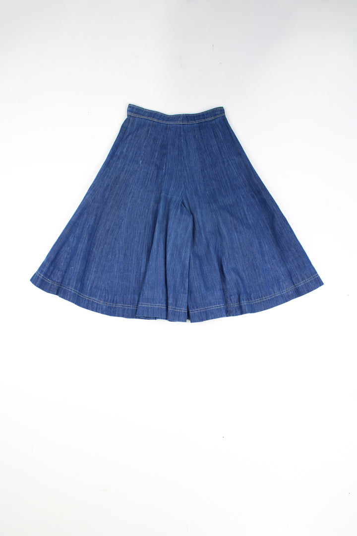  Vintage 70's denim Gaucho Culottes. High waist Culottes with western style pockets. Made by Etam.  good condition - small mark on near the fly (see photos)  Size in Label:  No Size - Measures like a UK Womens XXS