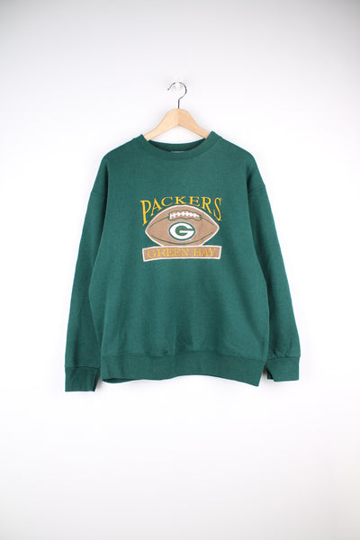 Vintage Green Bay Packers sweatshirt in the green and yellow team colourway, and has the logo spell out embroidered on the front.
