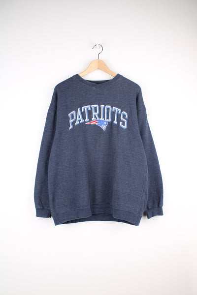 Vintage Pro Layer, New England Patriots NFL Sweatshirt in a blue colourway, and has the logo spell out embroidered on the front.