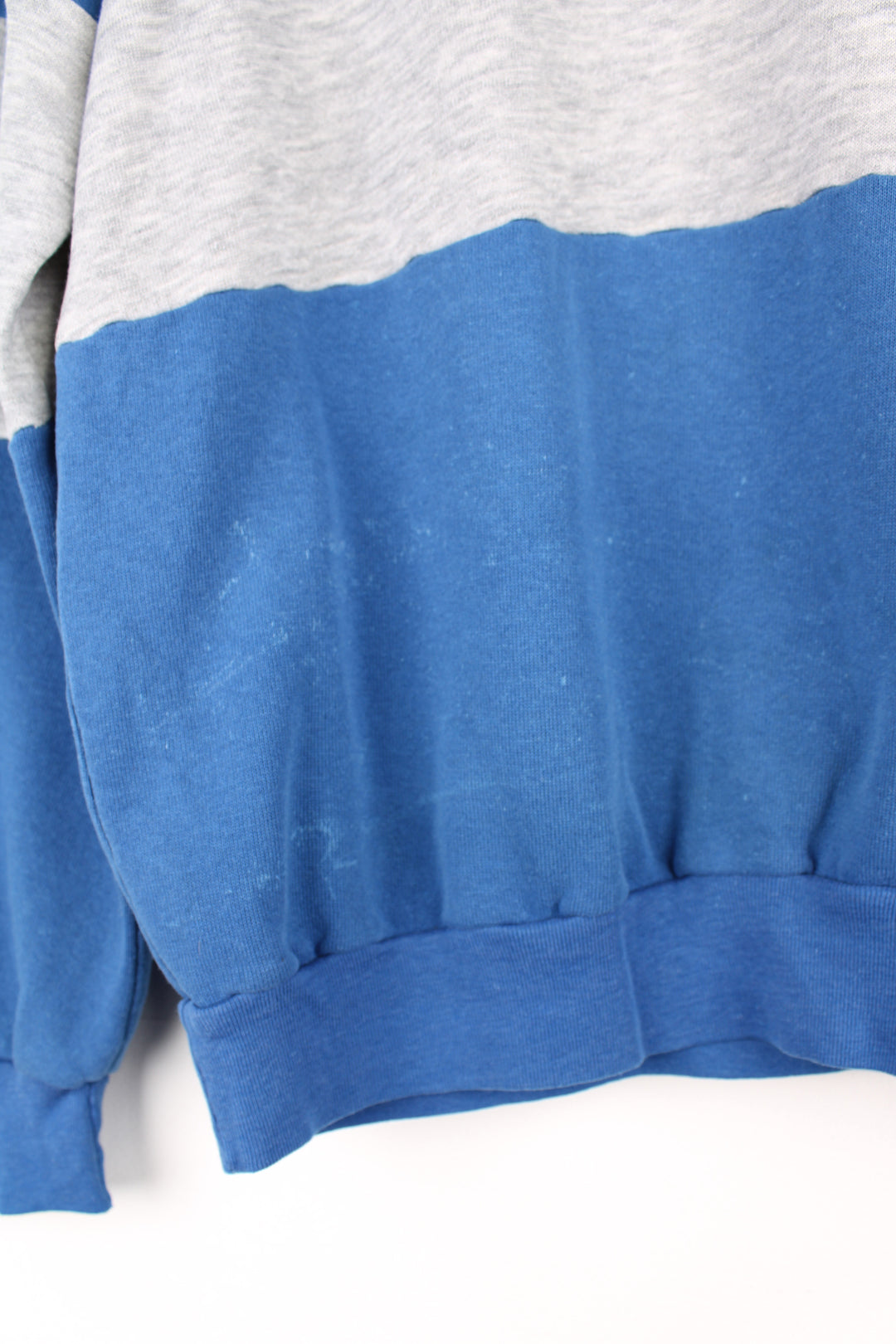 Vintage Florida Gators College Football Team Sweatshirt in a blue and grey colourway, and has the logo embroidered on the chest.