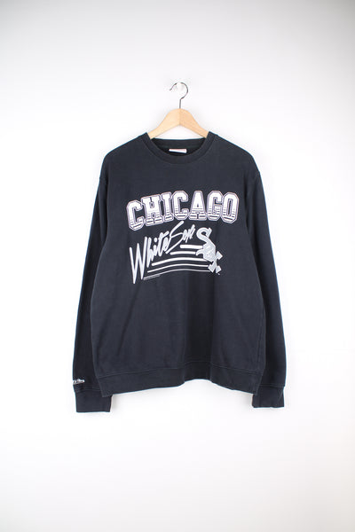 Mitchell & Ness, Chicago White Sox MLB Sweatshirt in a black and white colourway, and has the team logo and spell out printed across the front.