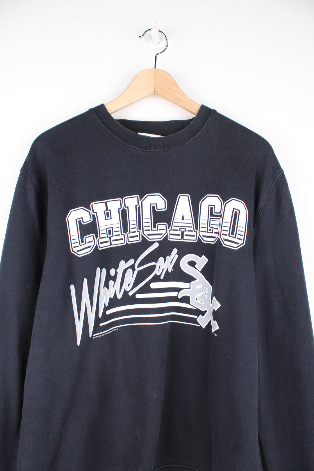 Mitchell & Ness, Chicago White Sox MLB Sweatshirt in a black and white colourway, and has the team logo and spell out printed across the front.