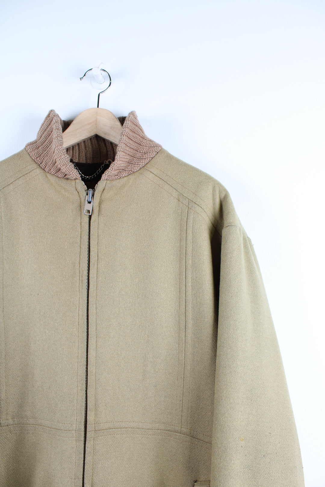 Vintage Woolrich wool jacket in a tan colour, has a brown corduroy collar, zip up with side pockets, and brown fleece lining.