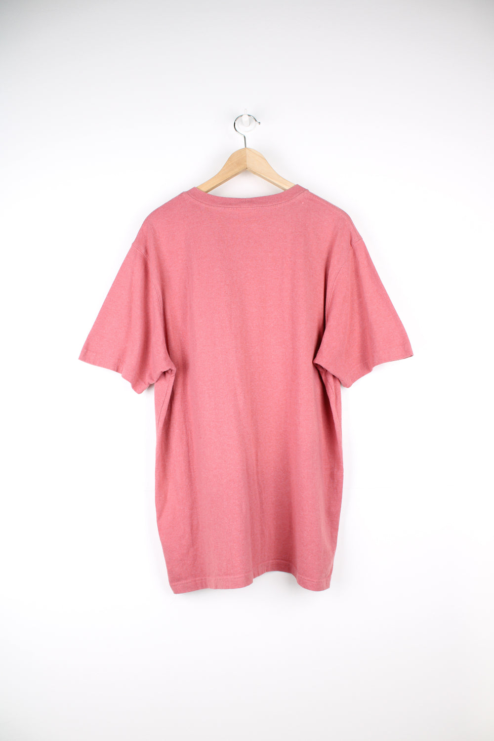 Carhartt T-Shirt in a pink colourway, has a chest pocket and the logo embroidered on it.